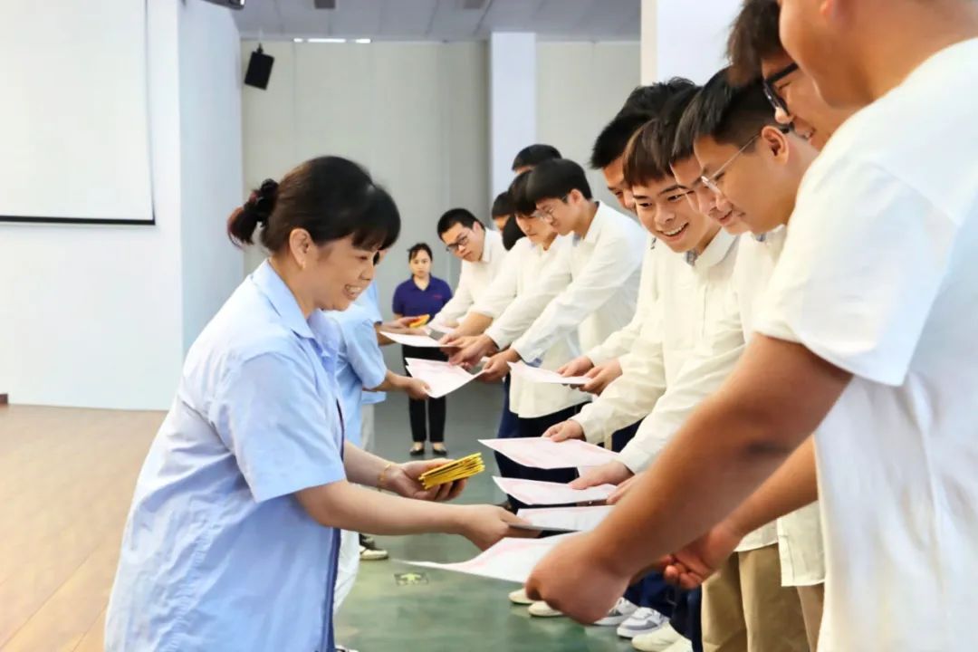 浙江省机电技师学院158名学生来瑞立拜师