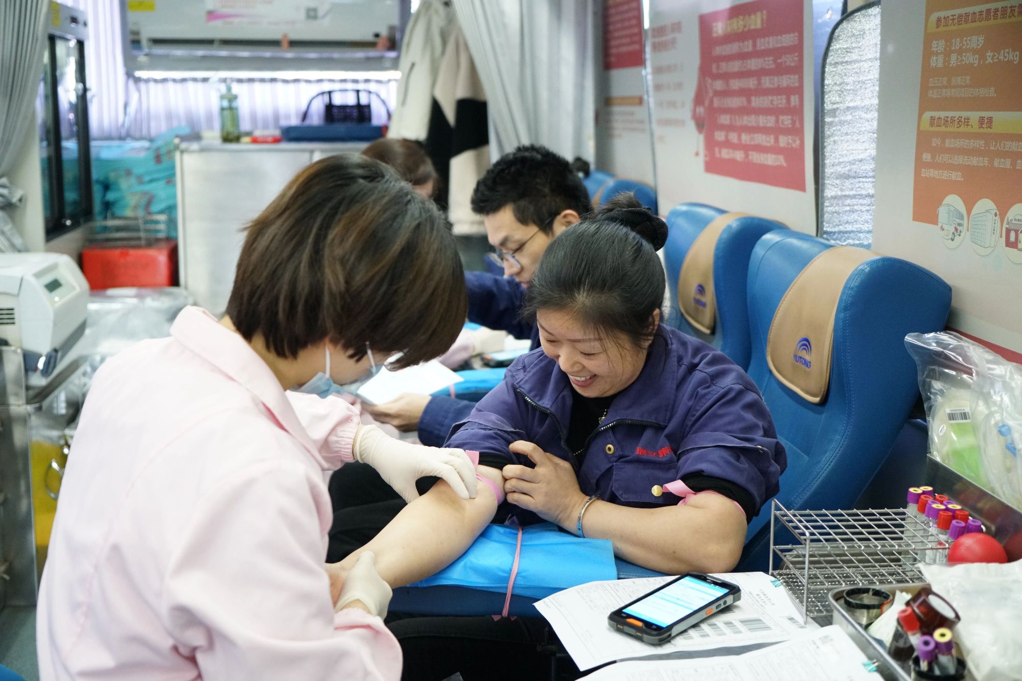 热血瑞立人！411名员工捐献12.16万毫升血液，传递生命能量